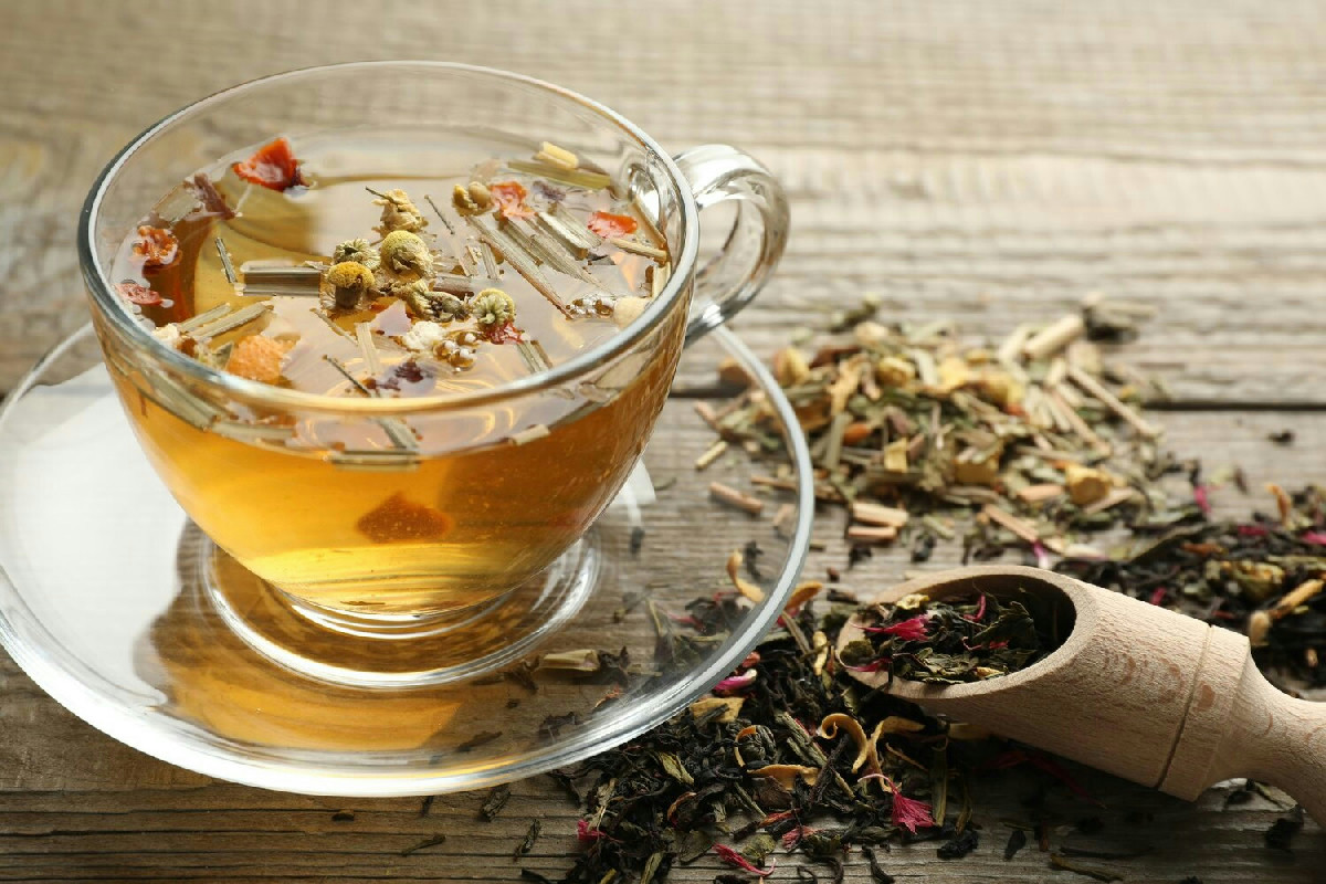 Arricchire le feste con infusi naturali per un benessere intenso e leggerezza a tavola