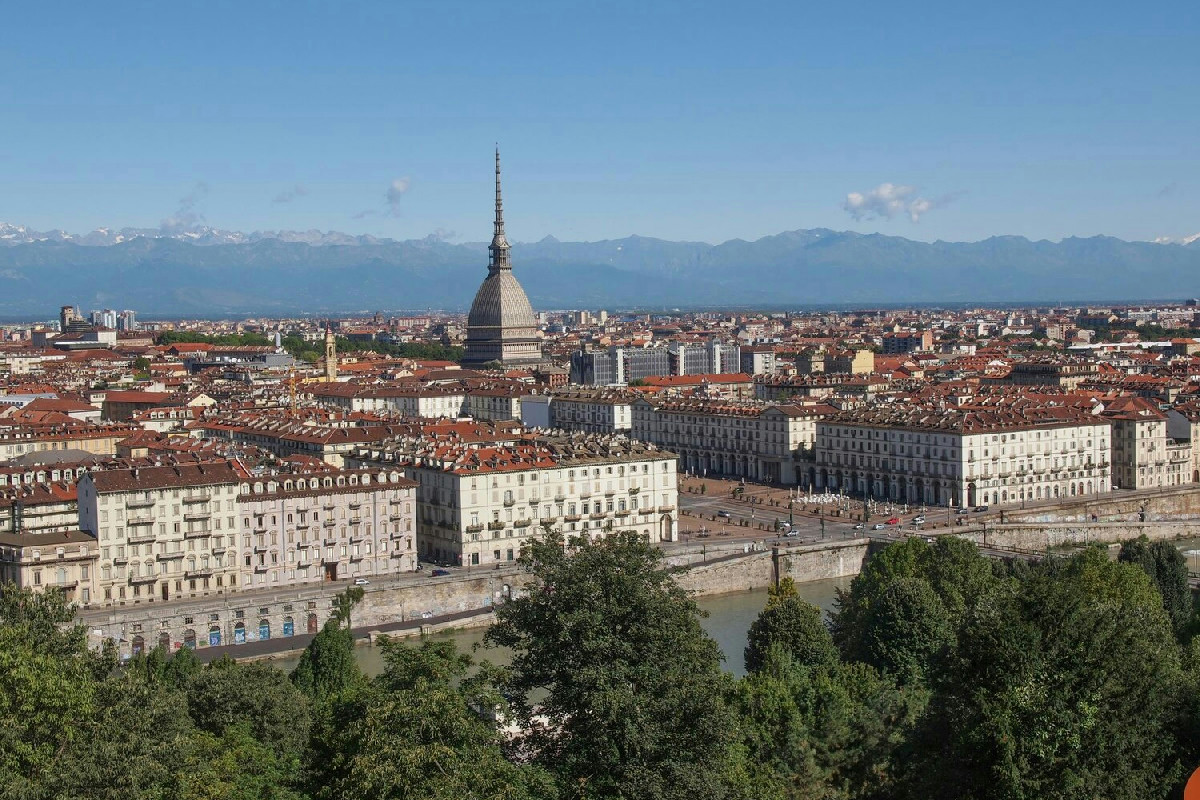 A Natale 2025 a Torino Luci d’Artista, mostre e sapori autentici animano la città