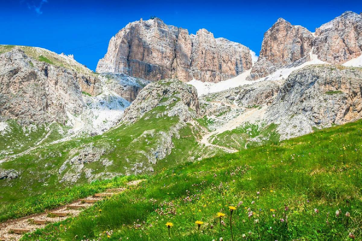 Nuova cabinovia italiana con quasi 1000 metri di dislivello e vista spettacolare sulle Dolomiti