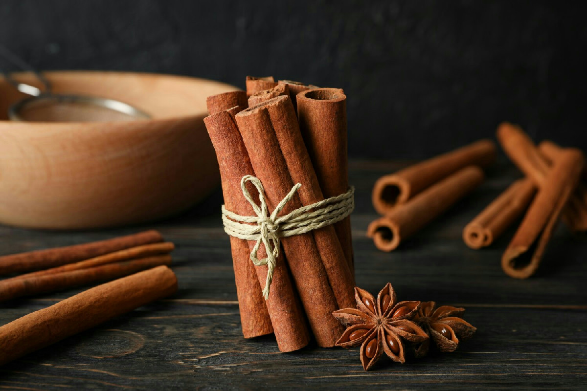 Perché i profumi del cibo restano ore in casa? Il segreto per dire addio al fastidio