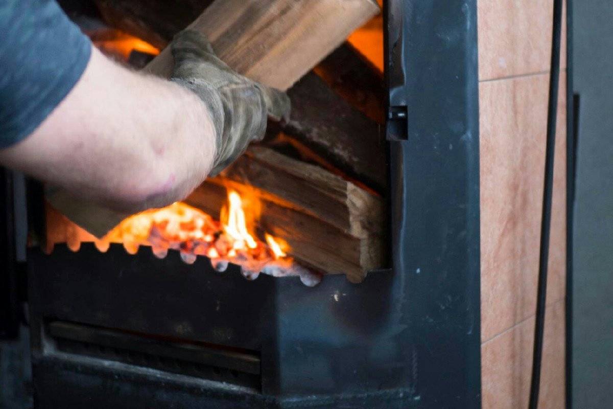 Stufa a legna senza fumo: il sistema efficiente e pratico per riscaldare casa con alta resa