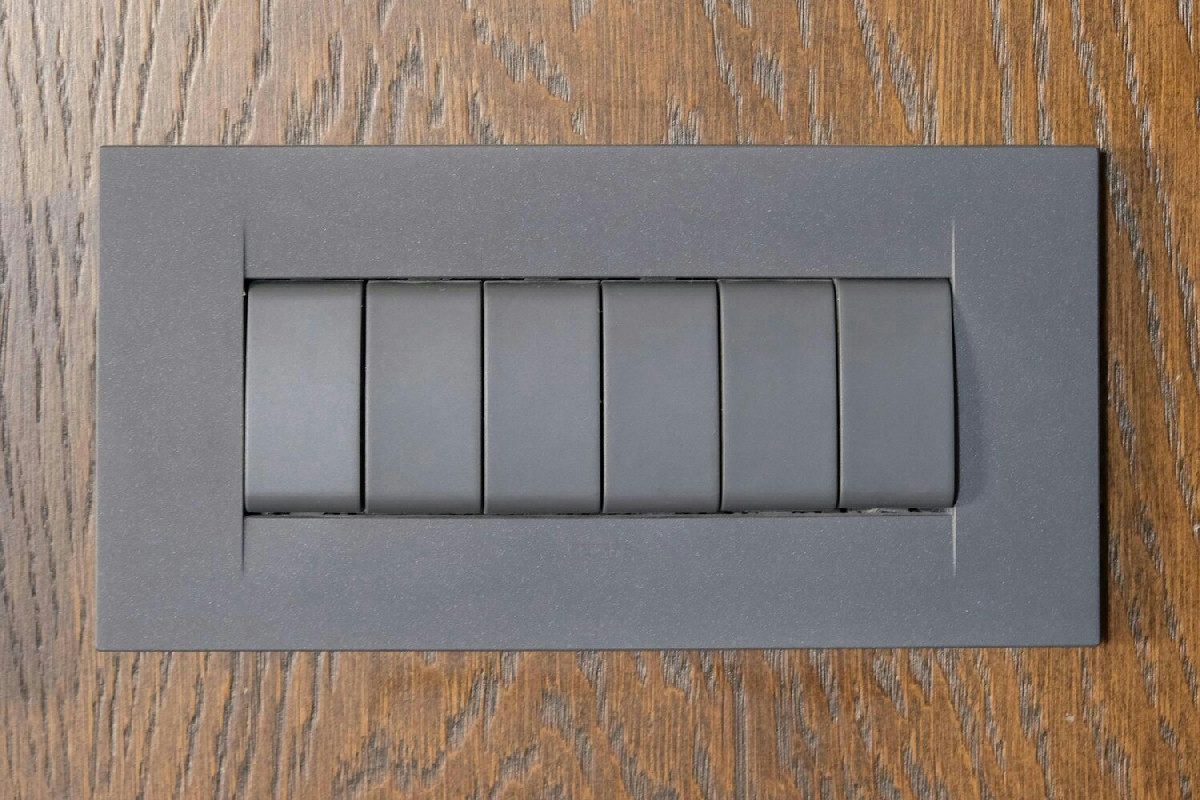 3 segreti delle placche elettriche che pochi conoscono, ma che cambiano la casa